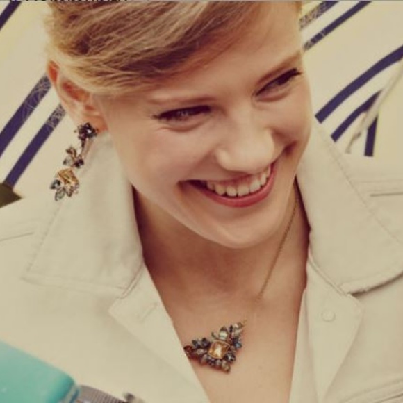 Peacock Sparkling Necklace - Picture 7 of 7